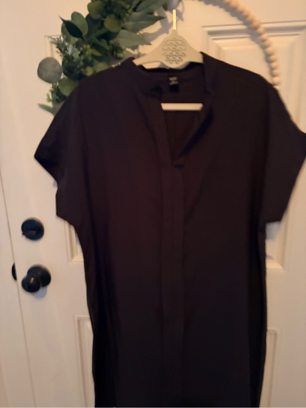 Women's Black Short-Sleeve V-Neck Tunic Top